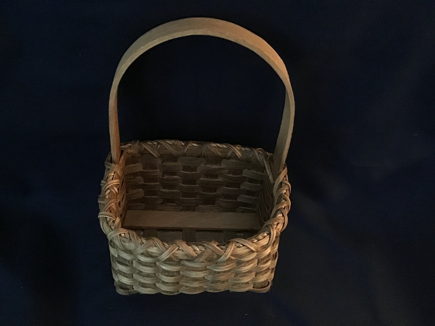 Wall Basket with pegs